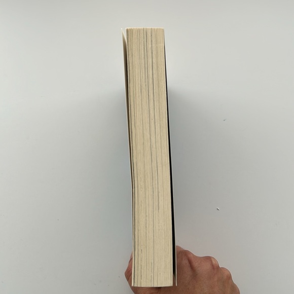 🌼4 for $25 🌼 The Graveyard Book by Neil Gaiman - Picture 4 of 4